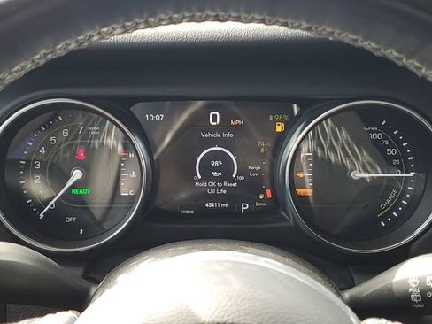 Used 2022 Jeep Wrangler Unlimited Sahara w/ Cold Weather Group AWD/4WD image 8