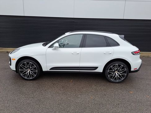 Certified 2026 Porsche Macan AWD/4WD image 2