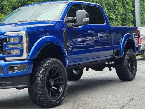 Used 2025 Ford F250 XLT w/ Black Appearance Package AWD/4WD image 3