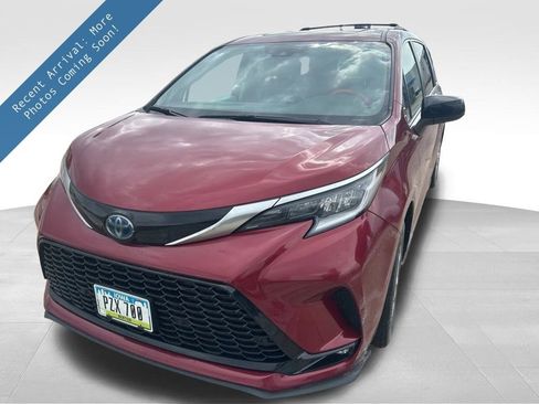Used 2023 Toyota Sienna XSE w/ XSE Plus Package image 1