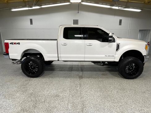 Used 2017 Ford F250 Lariat image 5