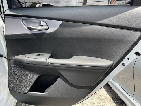 Used 2022 Kia Forte LXS FWD image 27