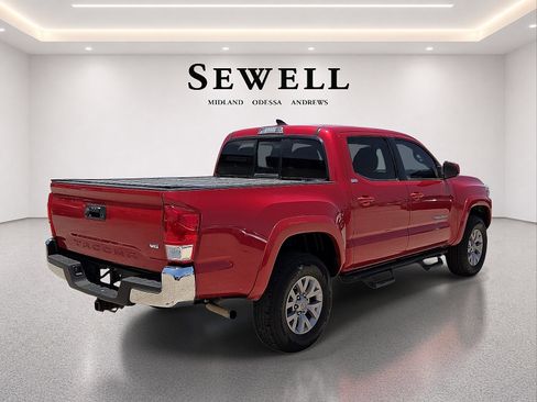 Used 2017 Toyota Tacoma SR5 w/ Tow Package RWD image 4
