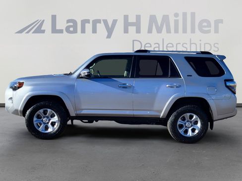 Used 2020 Toyota 4Runner SR5 Premium image 2
