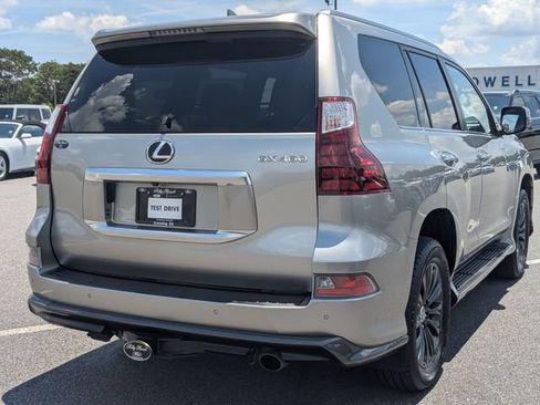 Used 2022 Lexus GX 460 Premium w/ Accessory Package AWD/4WD image 3