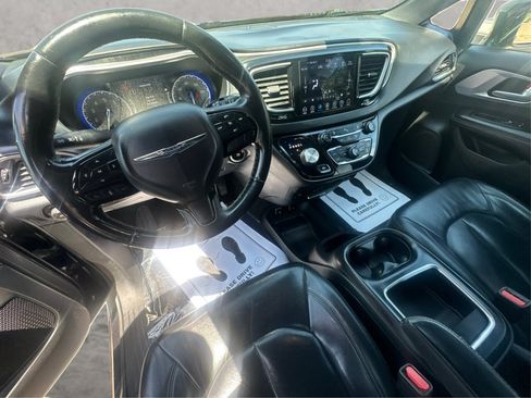 Used 2018 Chrysler Pacifica Touring-L Plus w/ S Appearance Package FWD image 31