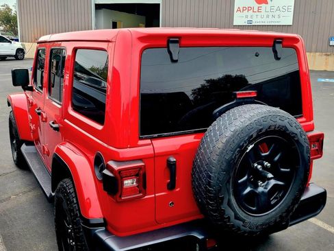 Used 2018 Jeep Wrangler Unlimited Sahara w/ Cold Weather Group image 9