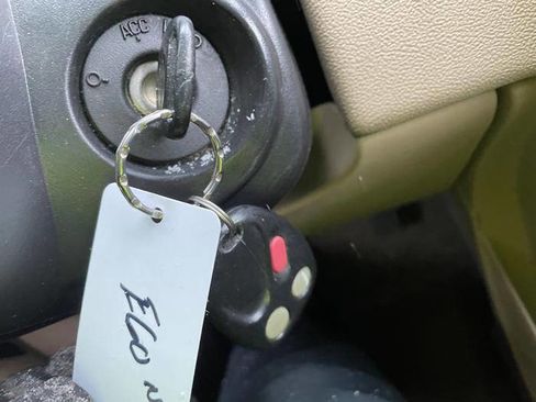 Used 2005 Chevrolet Equinox LT w/ Preferred Equipment Group image 41