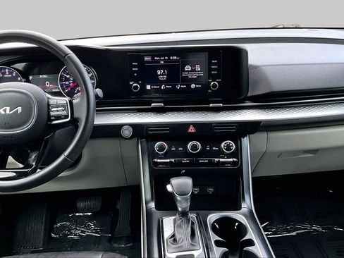 Used 2024 Kia Carnival LX FWD image 7