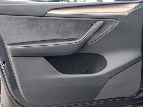 Used 2024 Tesla Model Y Long Range AWD/4WD image 18
