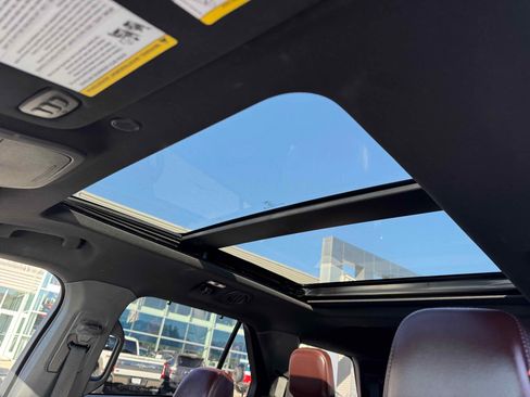 Certified 2020 Ford Explorer Platinum w/ Premium Technology Package image 28