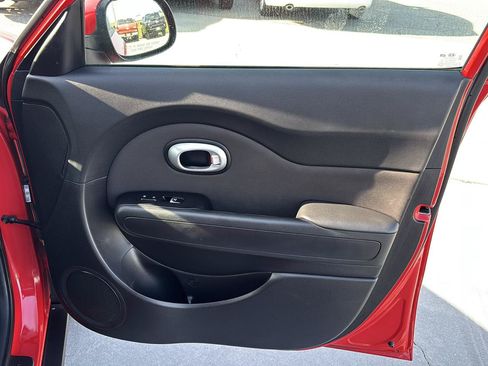 Used 2018 Kia Soul + FWD image 25