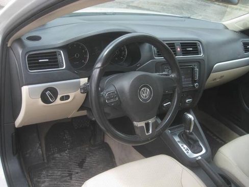 Used 2014 Volkswagen Jetta SE FWD image 16