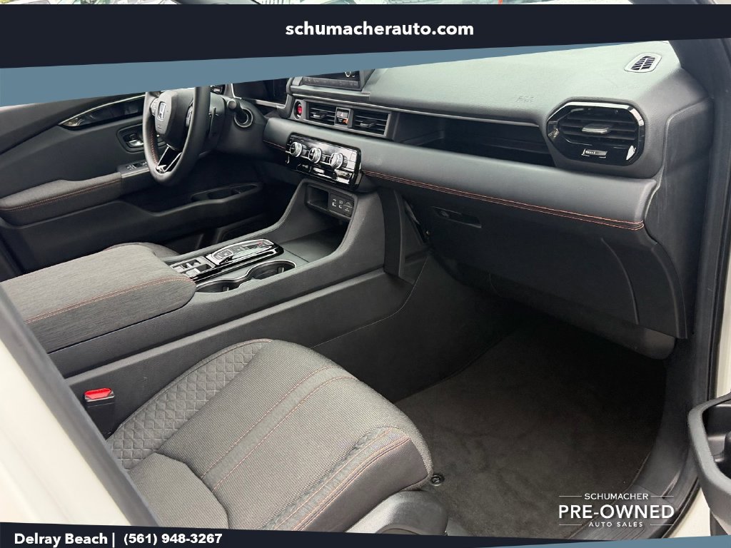 Used 2025 Honda Pilot Sport image 16
