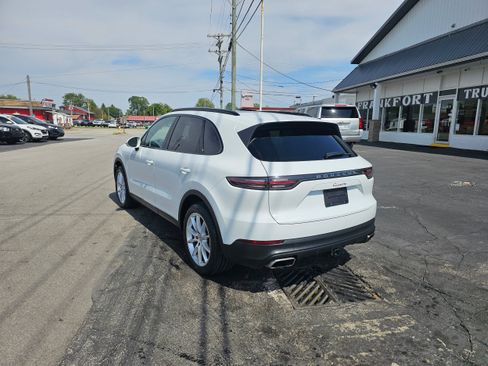 Used 2022 Porsche Cayenne AWD/4WD image 7