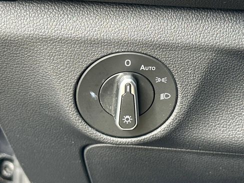 Used 2022 Volkswagen Jetta SE w/ Panoramic Sunroof Package image 31