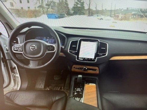 Used 2023 Volvo XC90 B6 Plus w/ Protection Package image 4