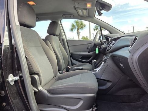 Used 2020 Chevrolet Trax LS image 19
