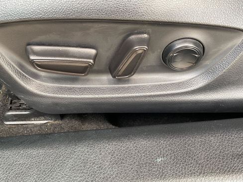 Used 2019 Toyota Camry SE w/ Convenience Package FWD image 21