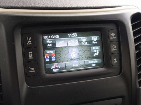 Used 2015 Jeep Cherokee Latitude w/ Comfort/Convenience Group FWD image 29
