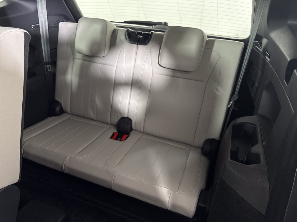 Used 2024 Volkswagen Tiguan SE R-Line FWD image 14
