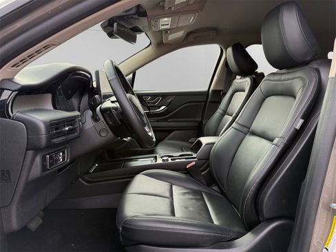 Used 2025 Lincoln Corsair Reserve image 9