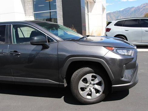 Used 2022 Toyota RAV4 LE w/ Carpet Mat Package (TMS) AWD/4WD image 11