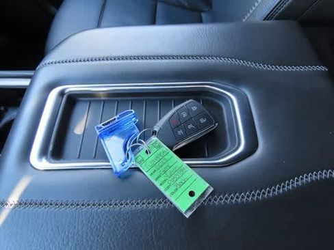 Used 2023 GMC Yukon Denali image 28