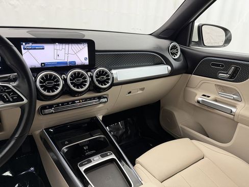 Used 2025 Mercedes-Benz GLB 250 image 18
