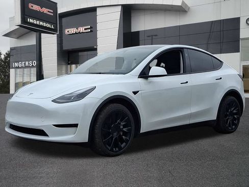 Used 2024 Tesla Model Y Long Range AWD/4WD image 31