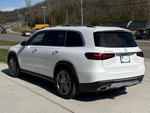 Used 2025 Mercedes-Benz GLS 450 4MATIC image 4