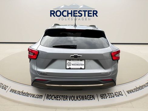Used 2024 Chevrolet Trax ACTIV w/ Sunroof Package FWD image 5