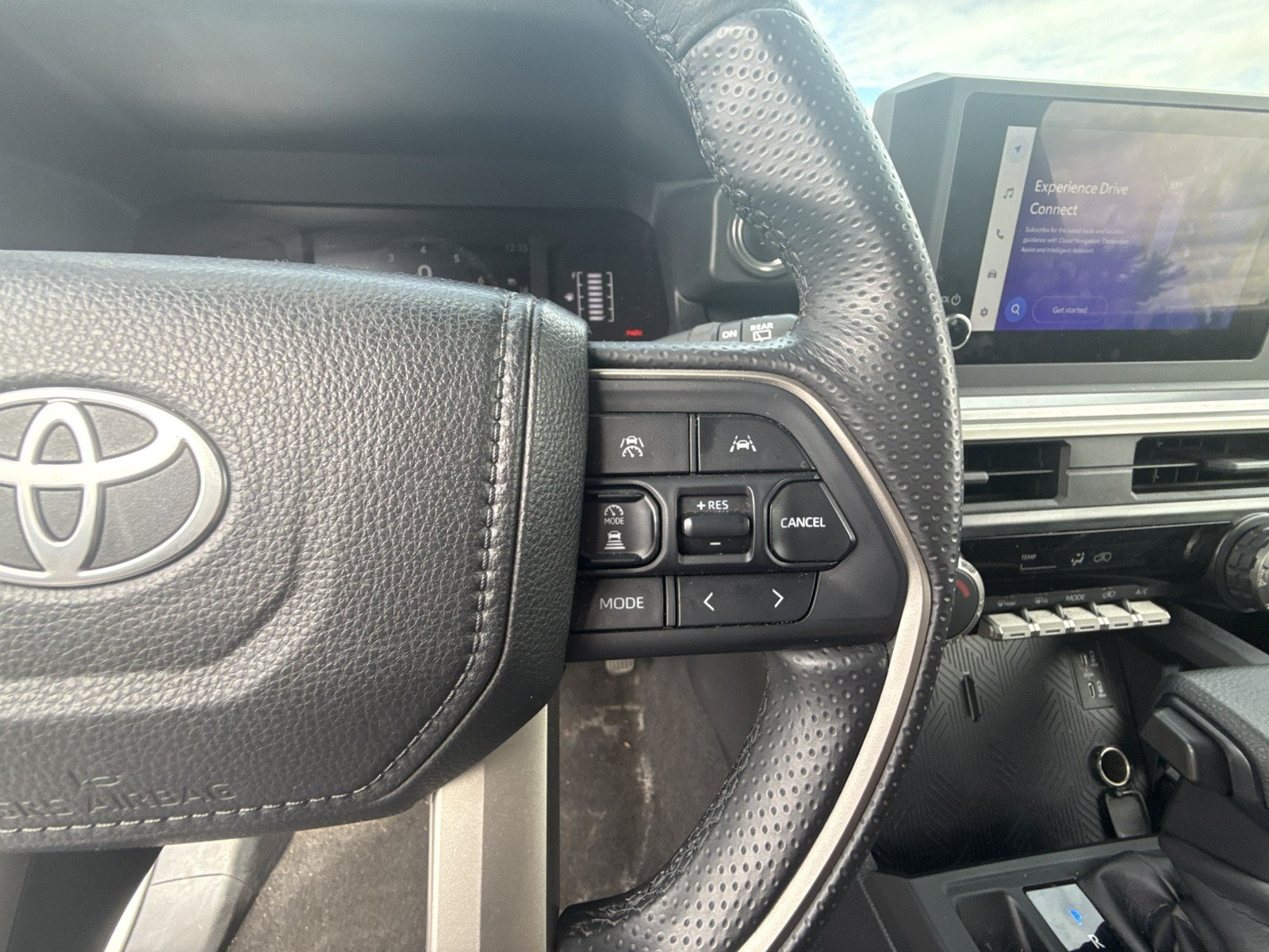 Used 2025 Toyota 4Runner SR5 AWD/4WD image 20