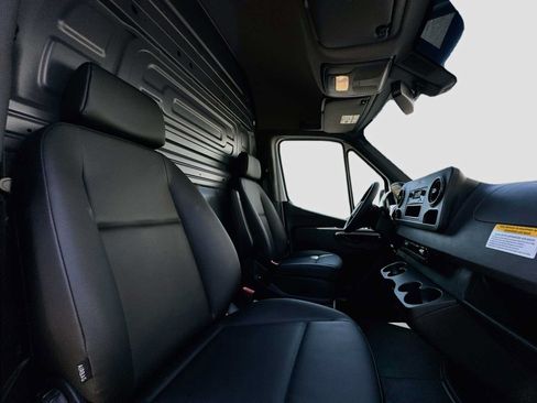 Used 2025 Mercedes-Benz Sprinter 2500 image 26