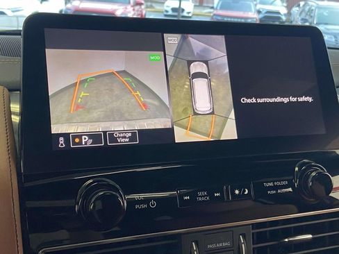 Used 2024 INFINITI QX80 Sensory w/ All-Season Package image 32