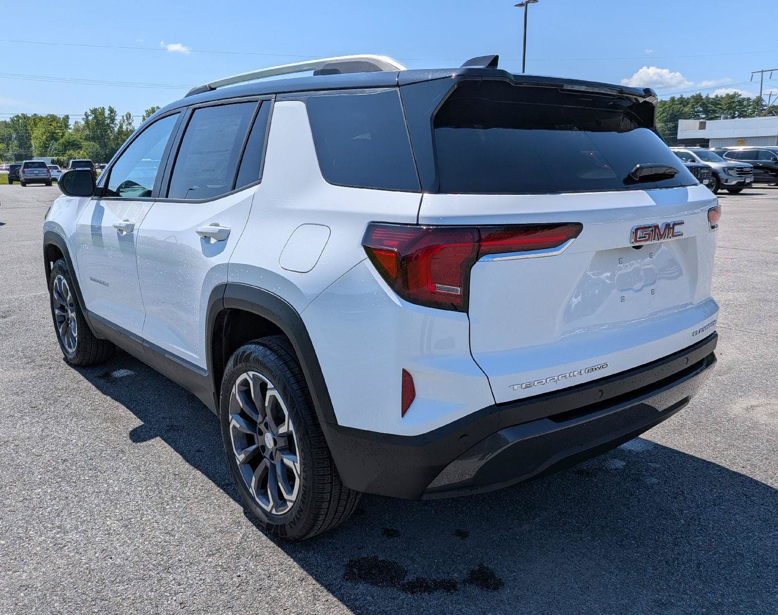 New 2027 GMC Terrain Elevation w/ Elevation Premium Package AWD/4WD image 8