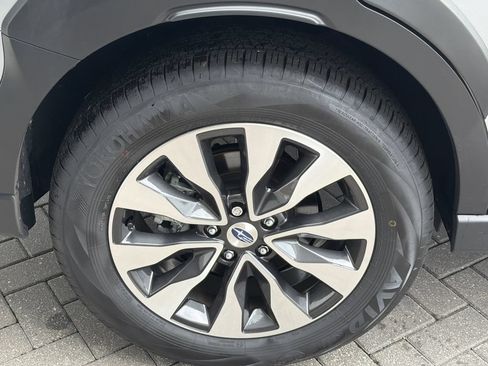 Certified 2025 Subaru Outback Limited AWD/4WD image 9