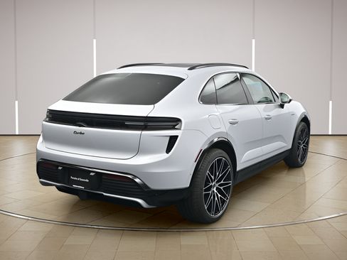 Certified 2025 Porsche Macan Turbo Electric AWD/4WD image 25