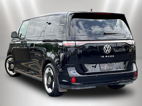 Used 2025 Volkswagen ID. Buzz Pro S RWD image 4