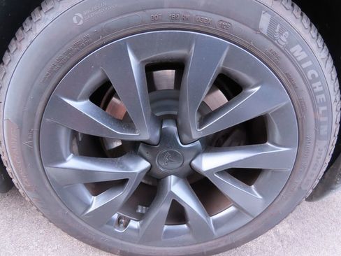 Used 2023 Tesla Model X image 16