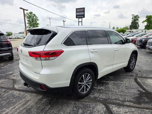 Used 2018 Toyota Highlander XLE AWD/4WD image 4