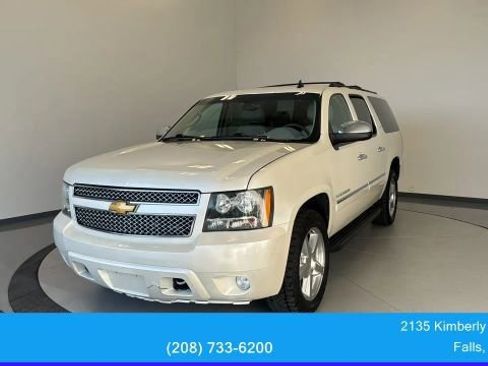 Used 2014 Chevrolet Suburban LTZ image 3