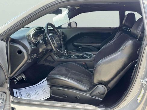 Used 2018 Dodge Challenger R/T Scat Pack w/ Leather Interior Group RWD image 19