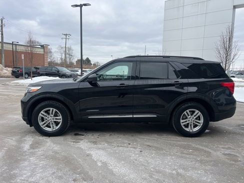 Used 2022 Ford Explorer XLT w/ Equipment Group 202A image 8