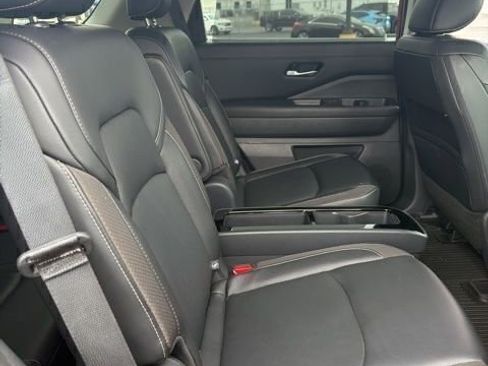 Used 2024 Nissan Pathfinder SL w/ SL Premium Package image 23