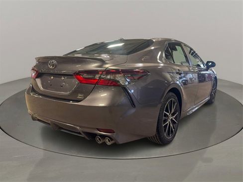 Used 2024 Toyota Camry XLE image 7