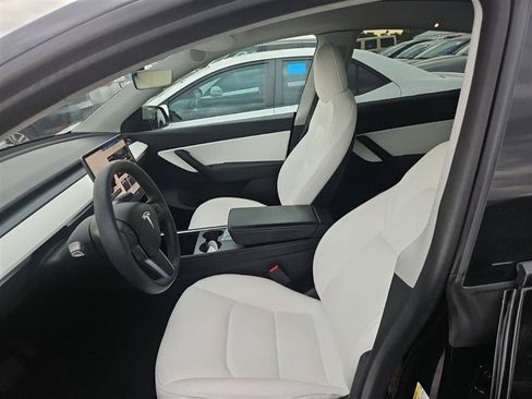 Used 2022 Tesla Model Y Long Range AWD/4WD image 3