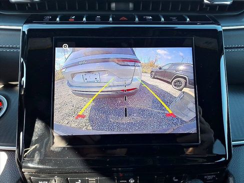New 2025 Jeep Grand Cherokee Laredo X w/ Luxury Tech Group I AWD/4WD image 11