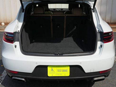 Used 2018 Porsche Macan AWD/4WD image 9