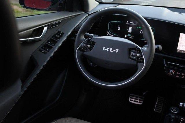 Used 2024 Kia Niro SX Touring FWD image 47